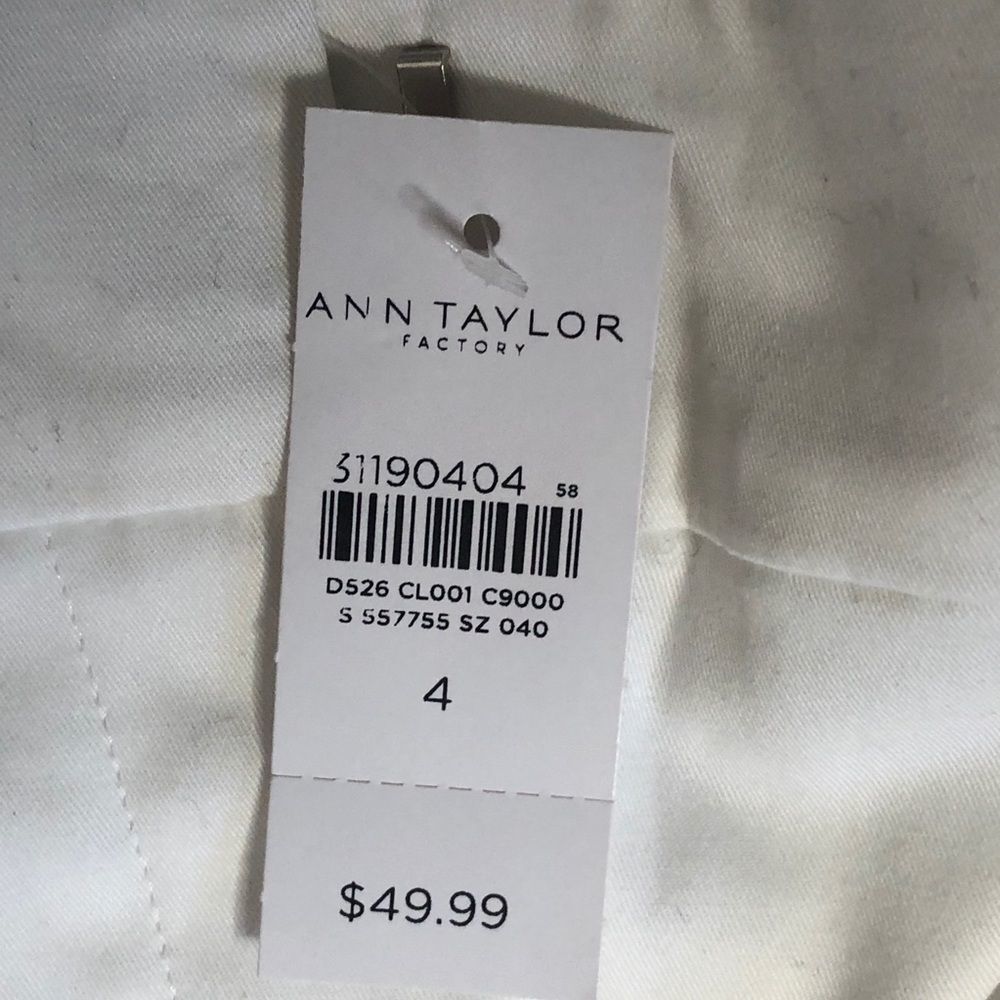 Ann Taylor Factory White Midrise Shorts, Size 4 - Picture 4 of 6